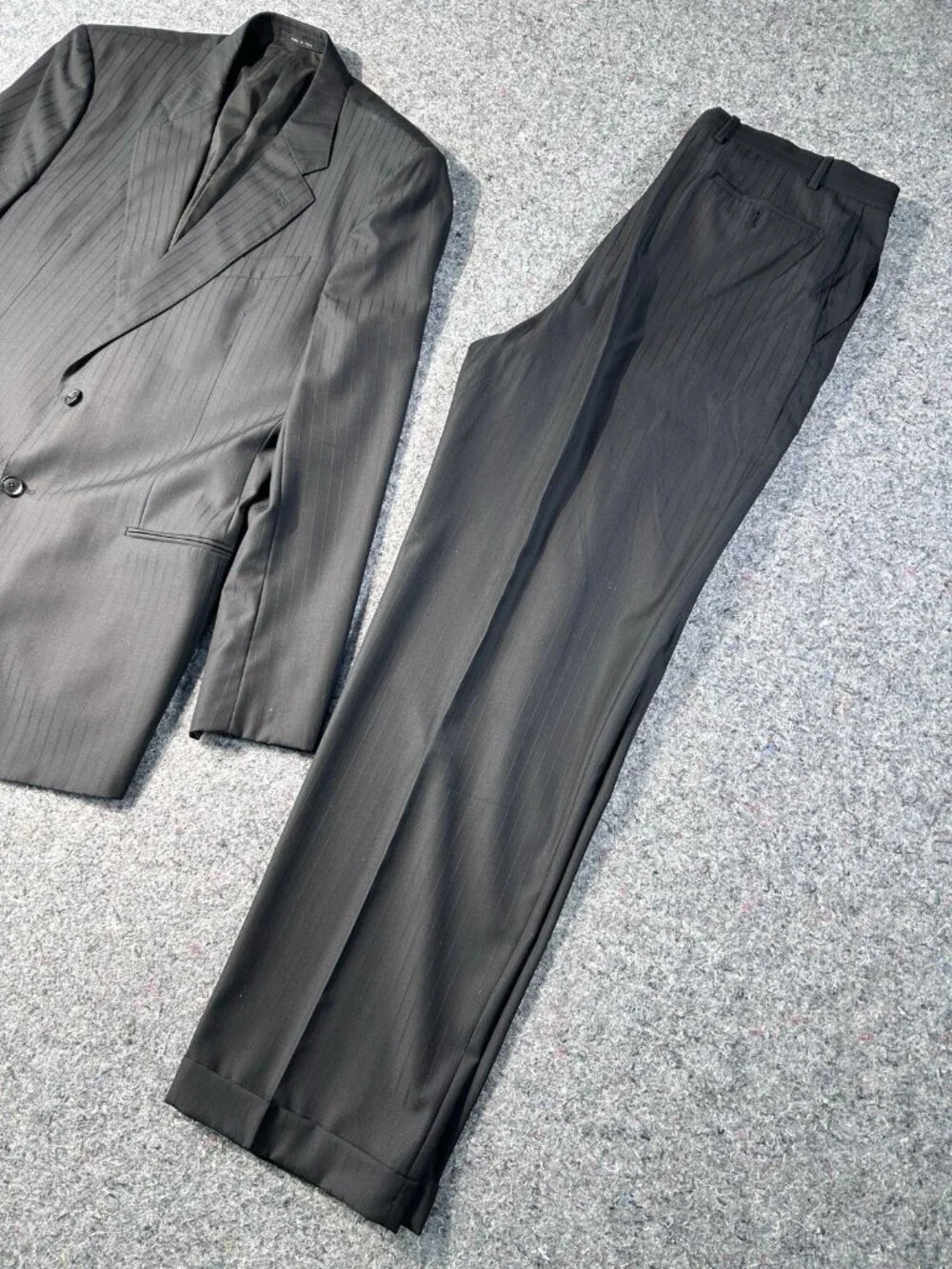 Armani Collezioni Men’s 2 Piece Wool Suit Dark Brown Pinstripe Made In Italy 44